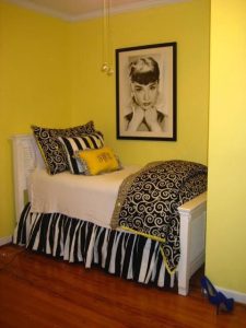 ورق جدران غرف نوم الشباب باللون الأصفر